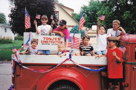 Eugene Tonjes's Diamond T pickup before the 1995 Hooper parade